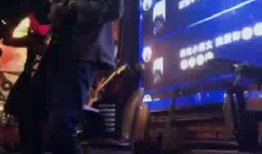 酒吧视频,酒吧里的激情瞬间